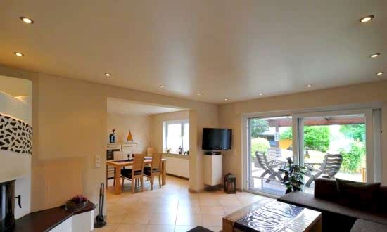 2. Монтаж натяжных потолков.